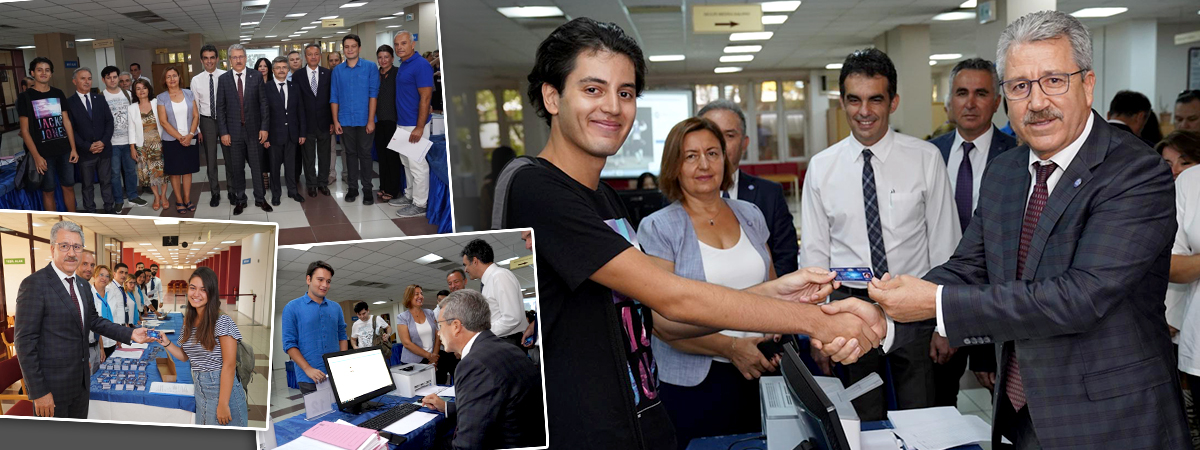 Ege’yi dereceyle kazanan öğrencileri Rektör Budak kaydetti